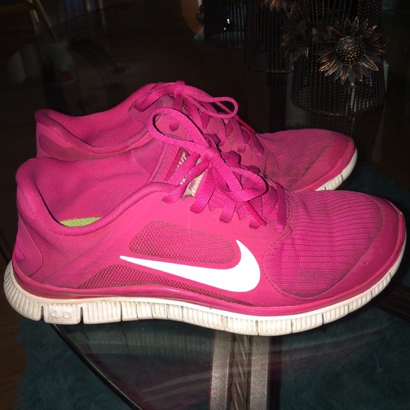 Nike Shoes - Nike free runs 4.0