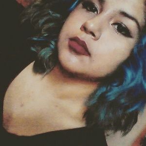 Meet your Posher, Debora