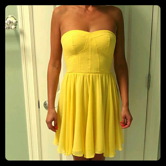 Guess Yellow Short Flare Dress Size 4