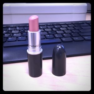 Mac Lipstick frost Pink Aura AA3 (1)