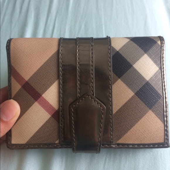 Gorgeous Burberry Walllet