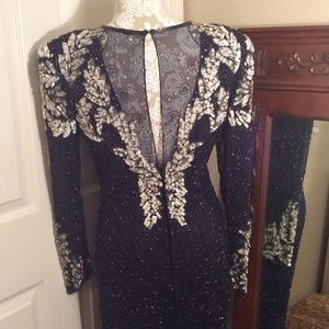 🛍 Gorgeous silk beaded cocktail dress. 🛍