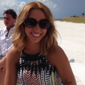 Meet your Posher, Stephania