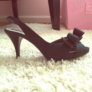 White House Black Market Black Bow Pumps