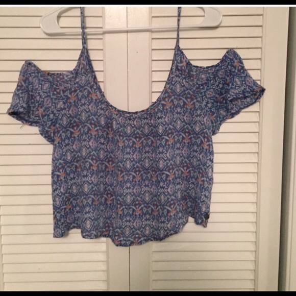 Shoulder cut out blouse