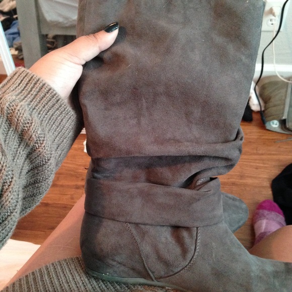 Boots - Picture 3 of 3