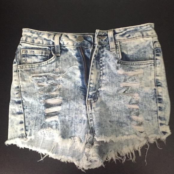 Acid washed high wasted shorts