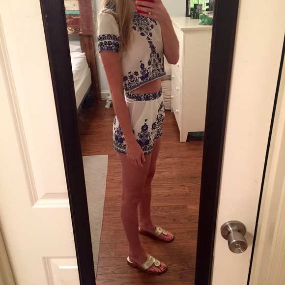 SOLD LOCALLY. Beautiful two piece - Picture 3 of 3