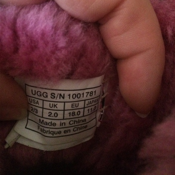 Baby pink leopard Uggs - Picture 2 of 4