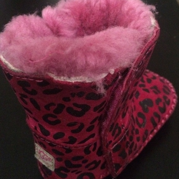 Baby pink leopard Uggs - Picture 3 of 4