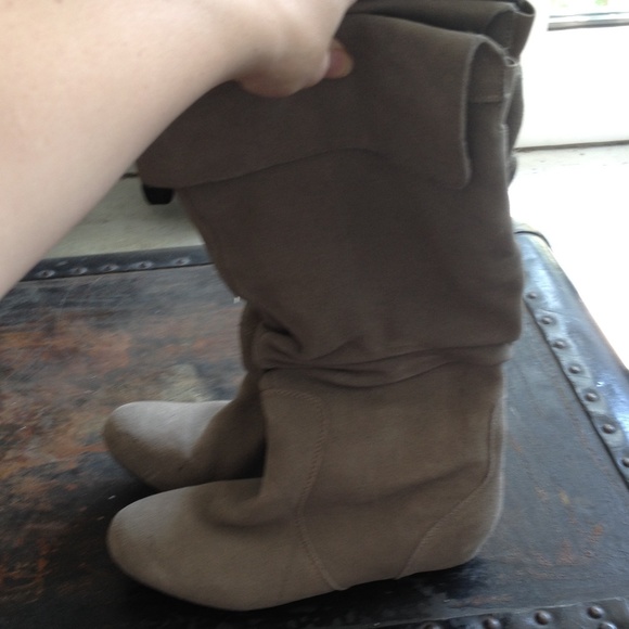 AEO boots
