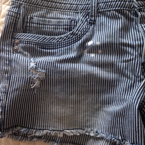 Shorts - Picture 3 of 4