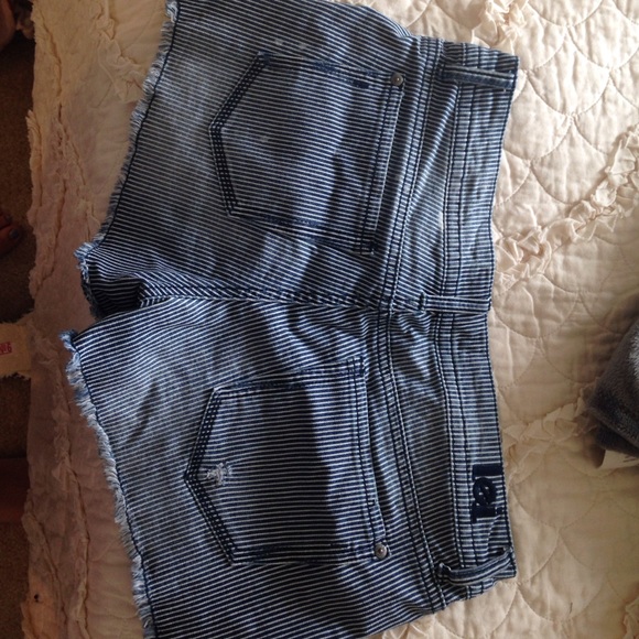 Shorts - Picture 4 of 4