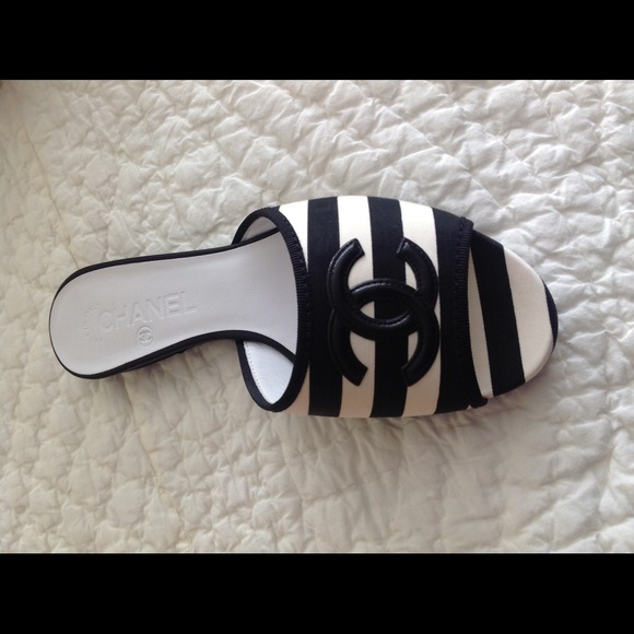 SOLD Authentic Chanel NWT Black&White Mules 36.5 - Picture 2 of 4
