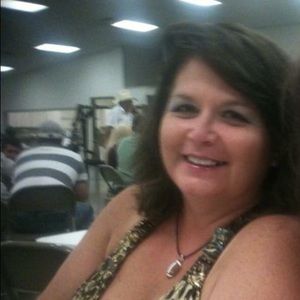 Meet your Posher, Debbie