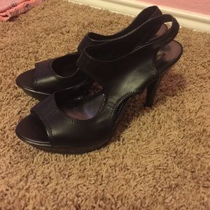 Vera wang black heels