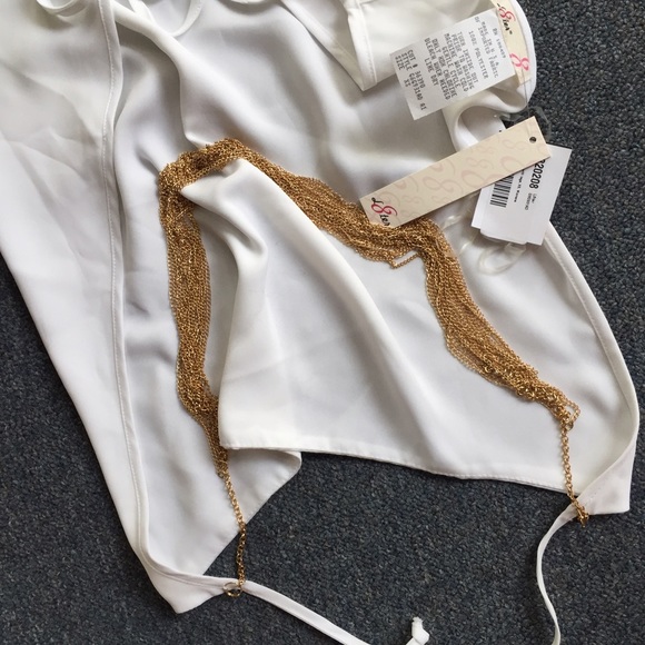 🎉 HP 12/5🎉NWT Open Back Halter Top W/Gold Chain - Picture 4 of 4