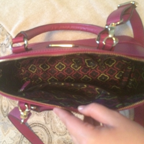 Anne Klein Bags - Fuchsia Anne Klein handbag Anne Klein Bags - Fuchsia Anne Klein handbag
