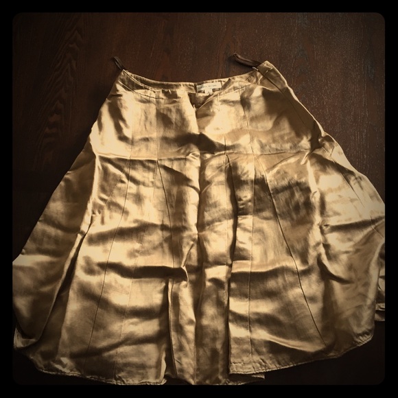 Banana Republic size 2 shimmery skirt