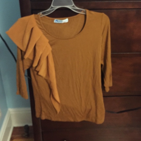 Ruffle shoulder top