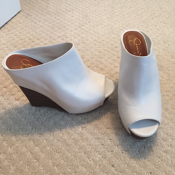 Jessica Simpson white wedges