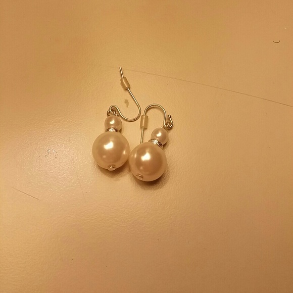 White Pearl Accent Ear Rings