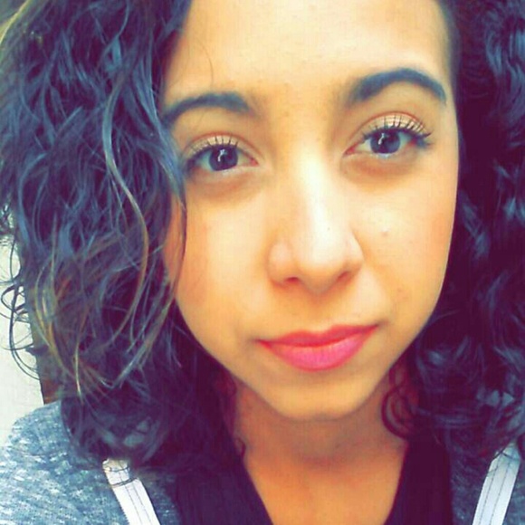 Meet your Posher, Mayra - Picture 1 of 1
