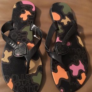 😎Women/juniors flip flops sz 6