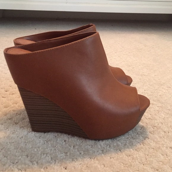 Jessica Simpson tan wedges