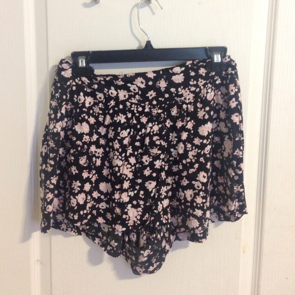 Floral flowy shorts!!!