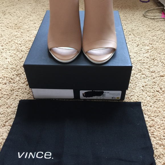 Vince Allison Mules Size 6