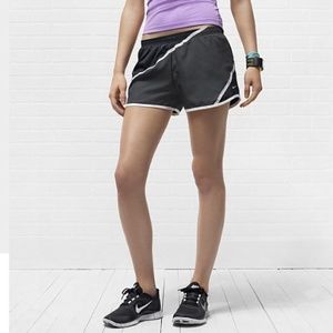 Nike Twisted Tempo Short 3"