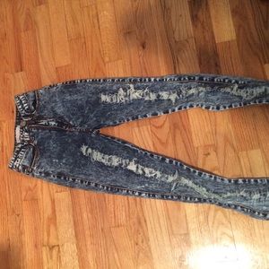 High waisted ripped jeans