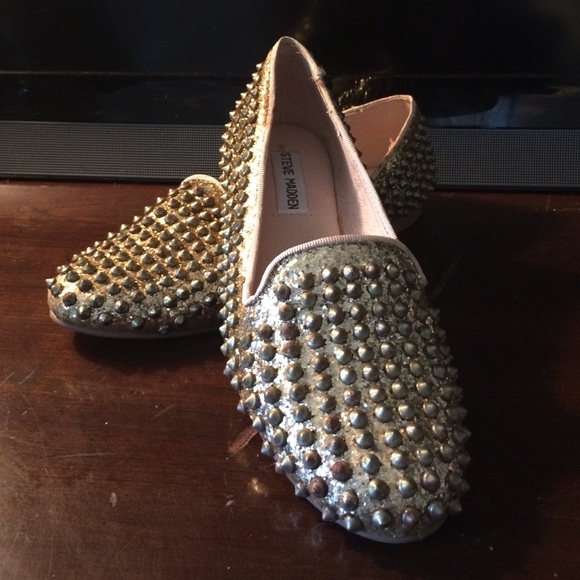 Brand new Steve Madden gold studded flats