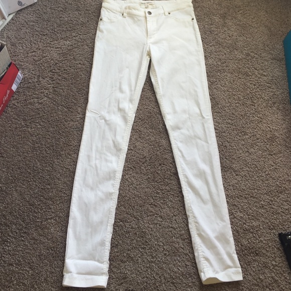 Creme/white color pants