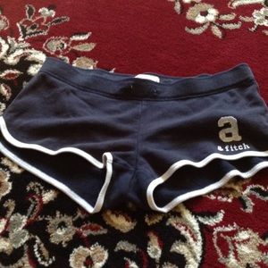 1 pair of sweatshorts