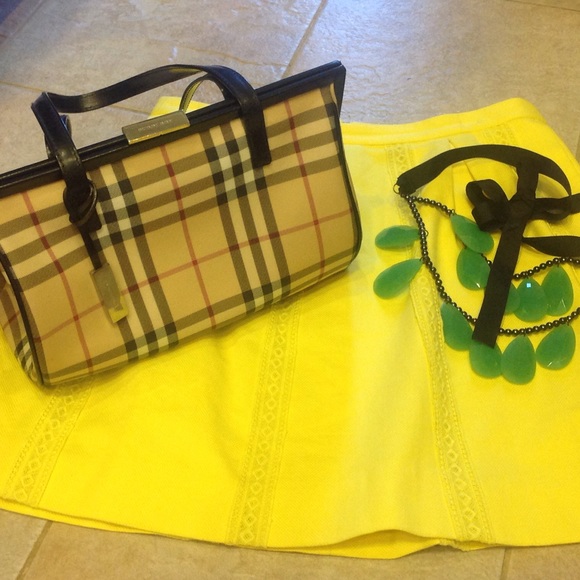 Burberry Handbags - SOLD!!!👍🏻Vintage classic bag like new.