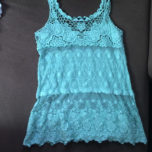 Body Central floral lace tank