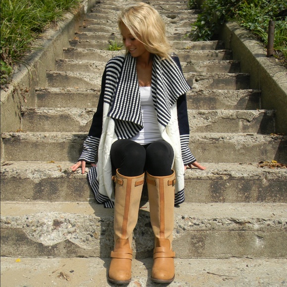 GAP Sweaters - 🍂Fall Preview HP ✨ Blue Striped Sweater