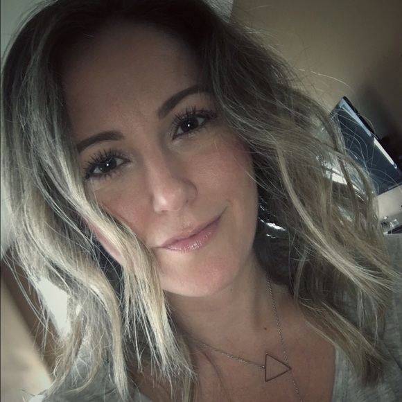 Meet Your Posher, Caroline :) - Picture 2 of 5