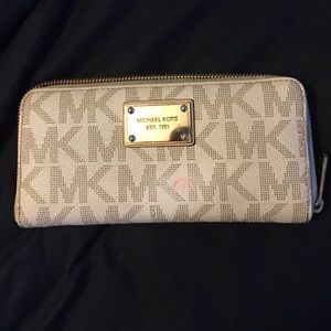White Michael Kors wallet