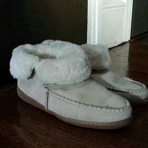 Minnetonka fuzzy slippers
