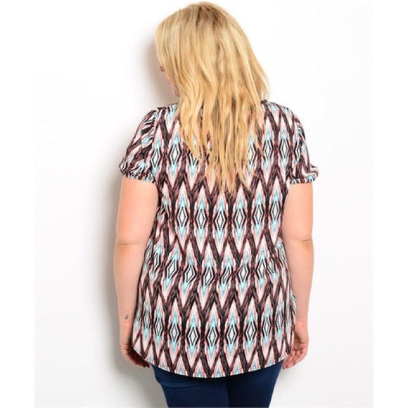 Plus Size Diamond Patterned Top - Picture 2 of 2