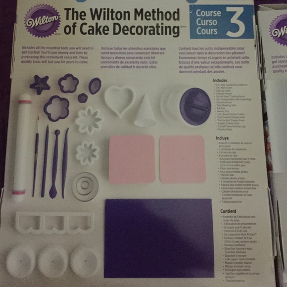 The Wilton Method of Cake Decorating