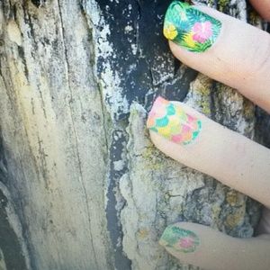 Take Me to Maui Nail Polish Strips