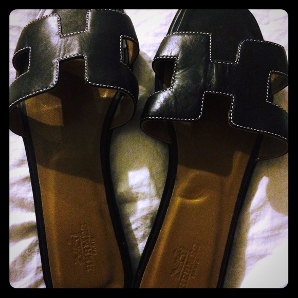 Hermes 100% leather black sandals