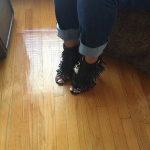 Akira x Black Fringe Pump