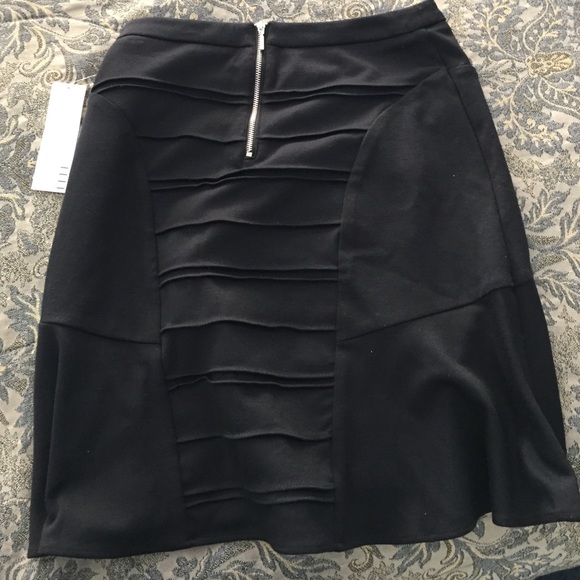 Elle skirt in black - Picture 2 of 4