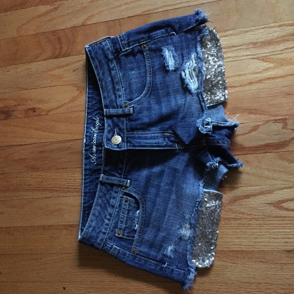 Size 6 American eagle shorts