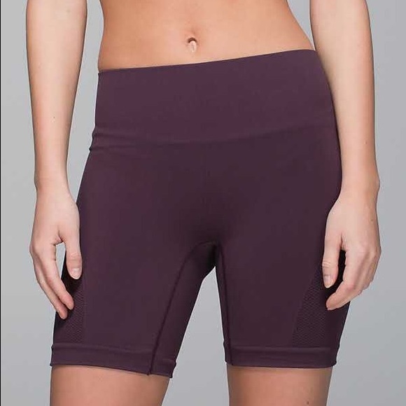 Lululemon Sculpt Shorts NWT Size 8 with lulu tote